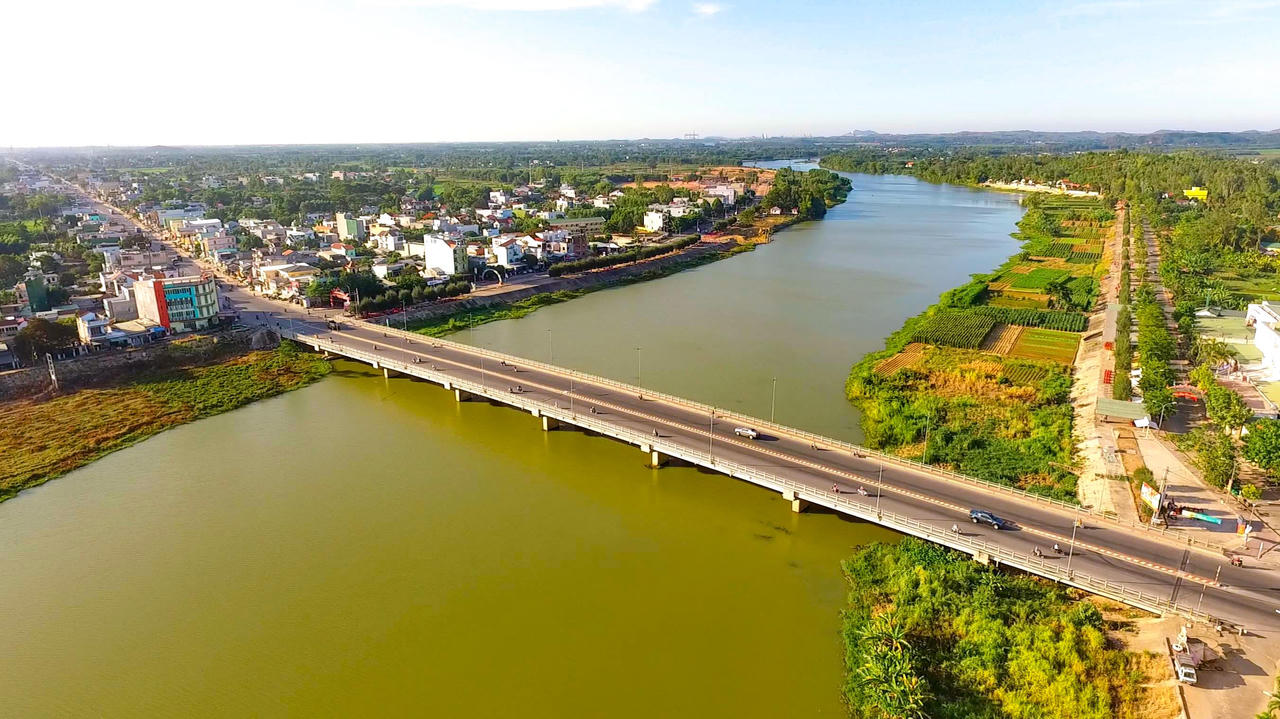 Xuất hiện chùm lây nhiễm mới trong cộng đồng, huyện Bình Sơn giãn cách xã hội theo chỉ thị 15 