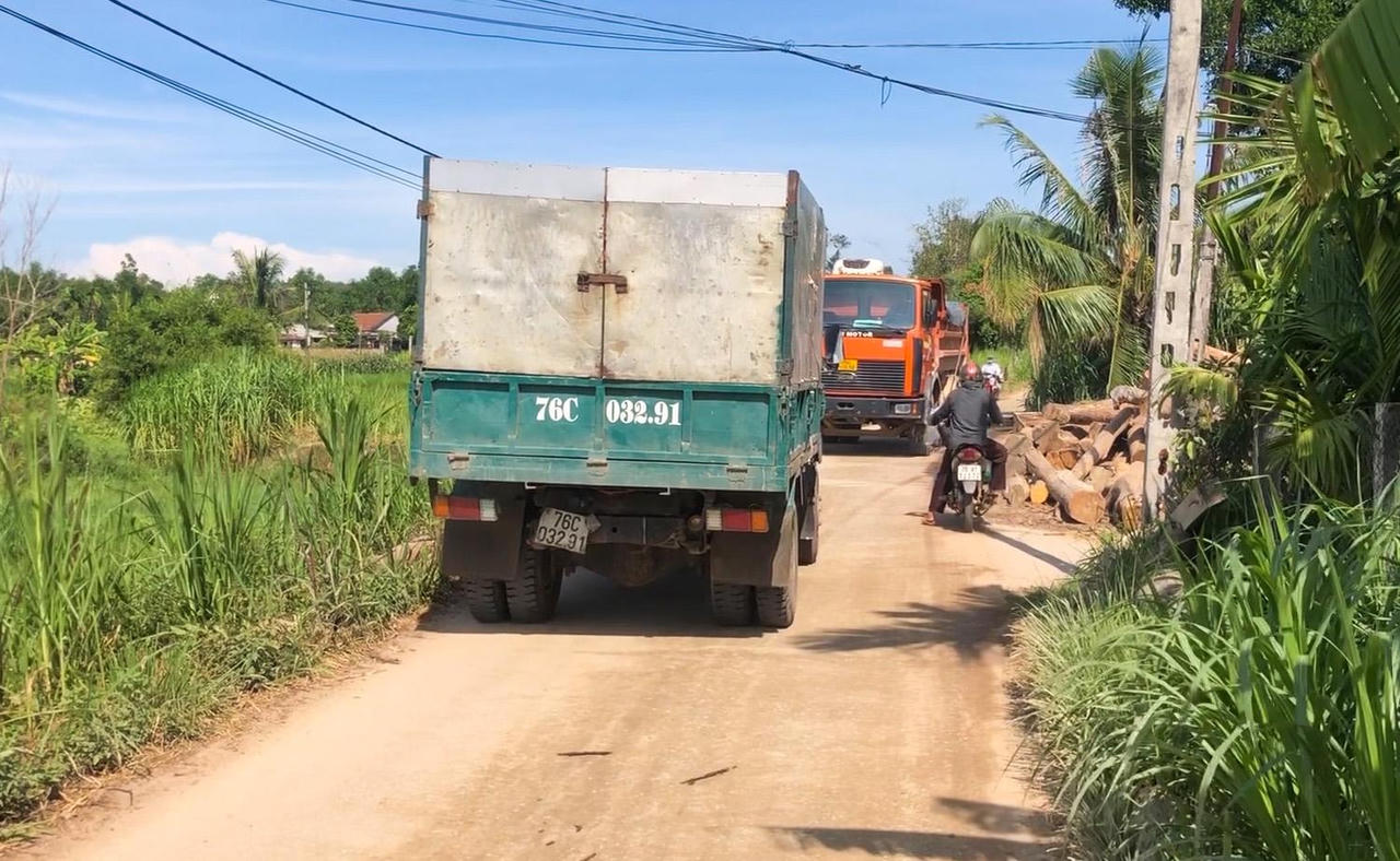 Người dân khốn khổ vì ô nhiễm môi trường từ mỏ đá