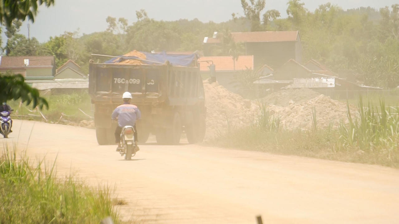 Người dân khốn khổ vì ô nhiễm môi trường từ mỏ đá