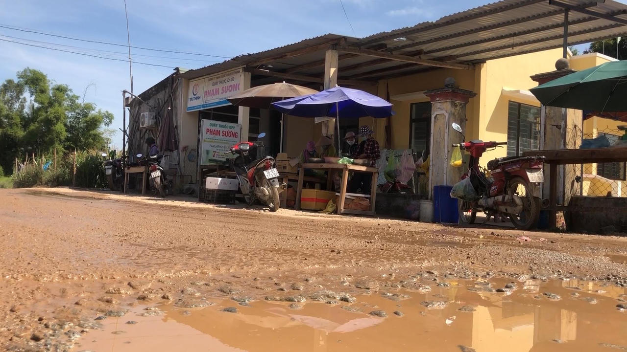 Người dân khốn khổ vì ô nhiễm môi trường từ mỏ đá