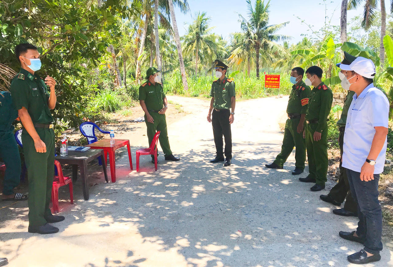 Kiểm soát đường mòn, lối mở ngăn chặn nguy cơ lây lan dịch bệnh COVID-19