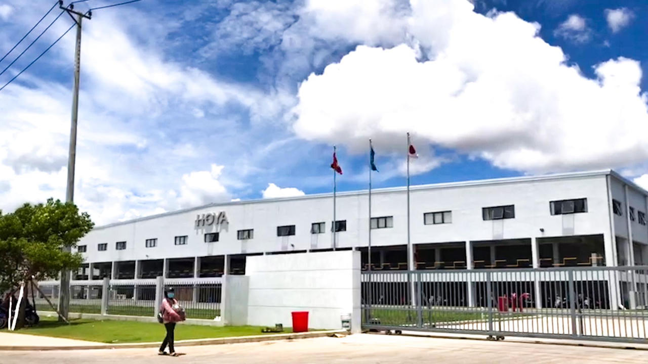 Xét nghiệm sàng lọc 1.200 công nhân do ổ dịch tại Công ty Hoya Lens Chi nhánh Quảng Ngãi