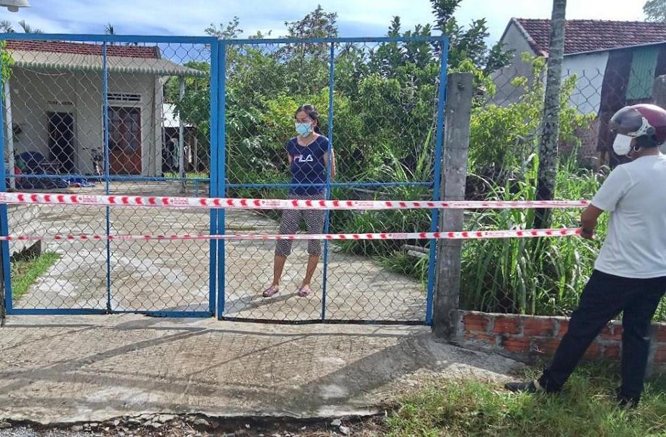 Xét nghiệm sàng lọc 1.200 công nhân do ổ dịch tại Công ty Hoya Lens Chi nhánh Quảng Ngãi