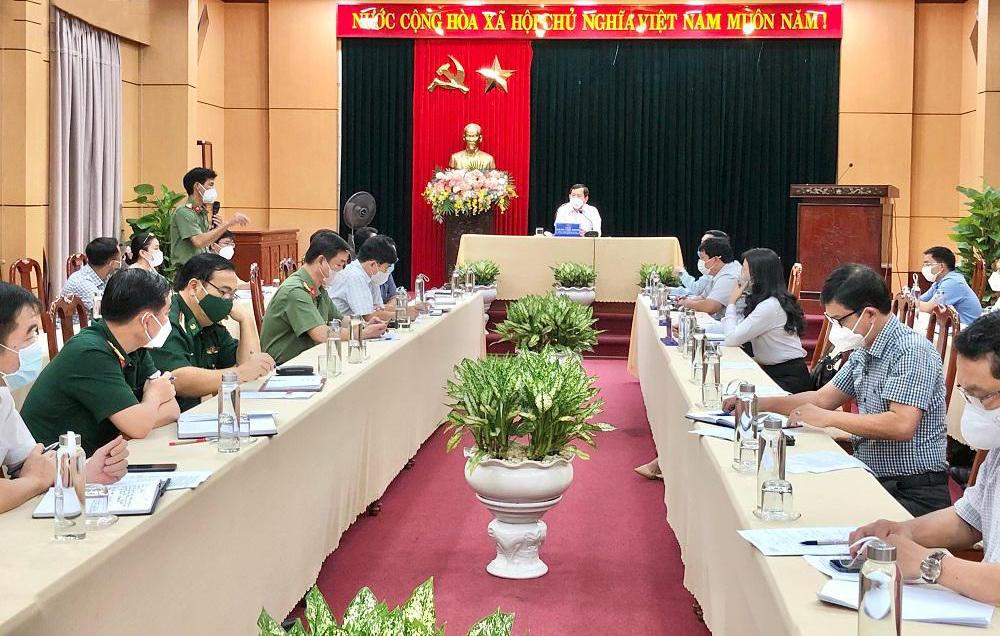 Xét nghiệm sàng lọc 1.200 công nhân do ổ dịch tại Công ty Hoya Lens Chi nhánh Quảng Ngãi