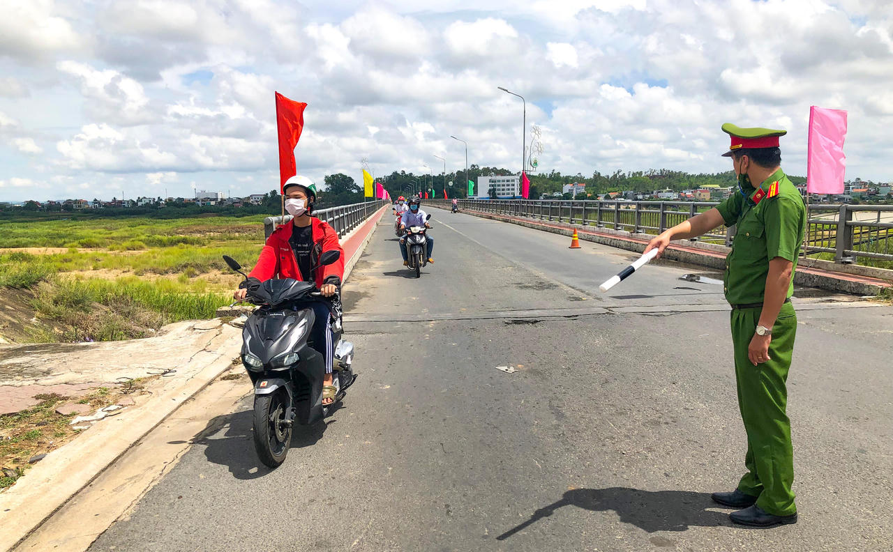 Cách ly tập trung hơn 1.200 công nhân Chi nhánh Công ty Hoya Lens tại Quảng Ngãi