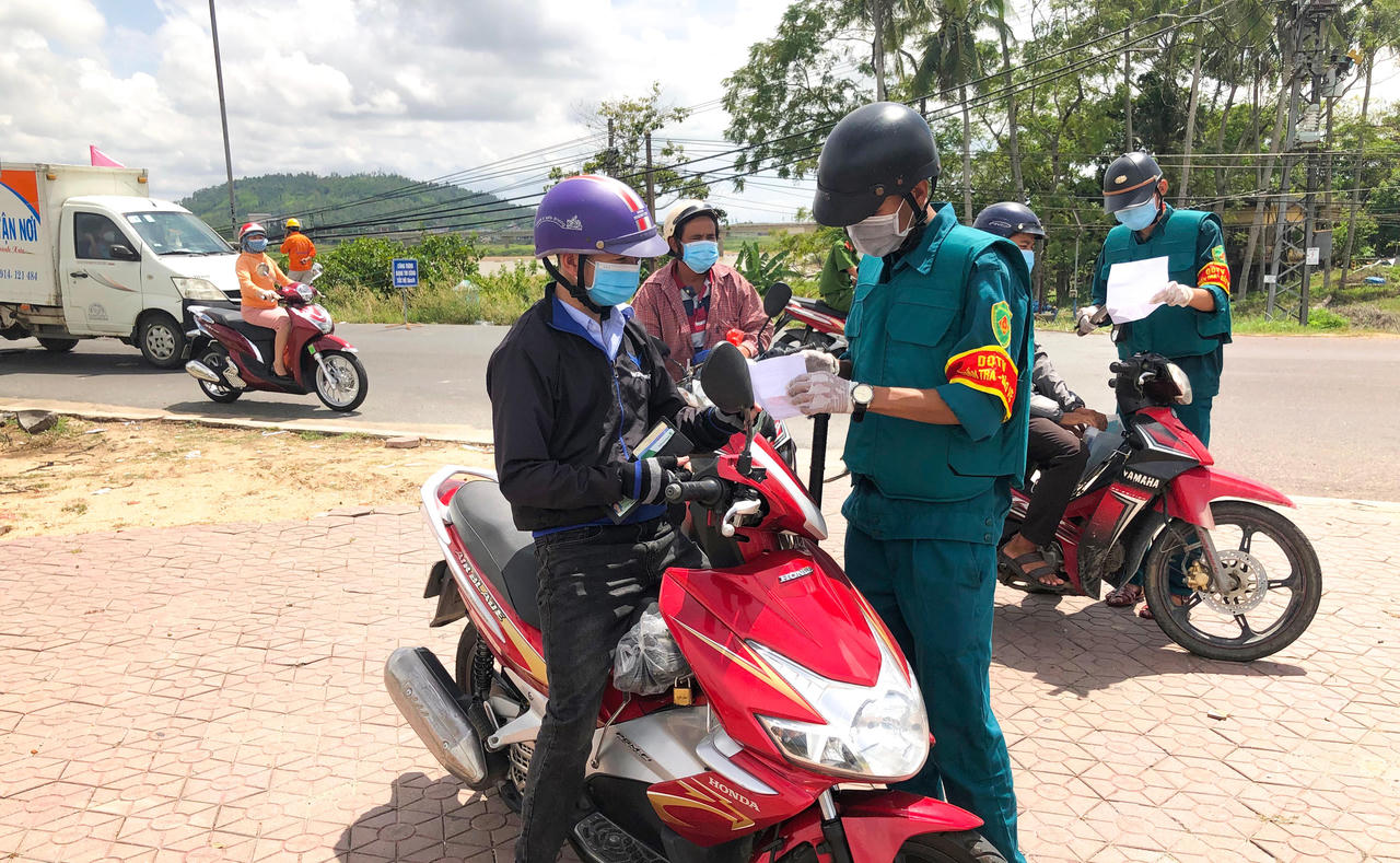 Người dân Quảng Ngãi khi ra đường cần mang theo giấy tờ gì?