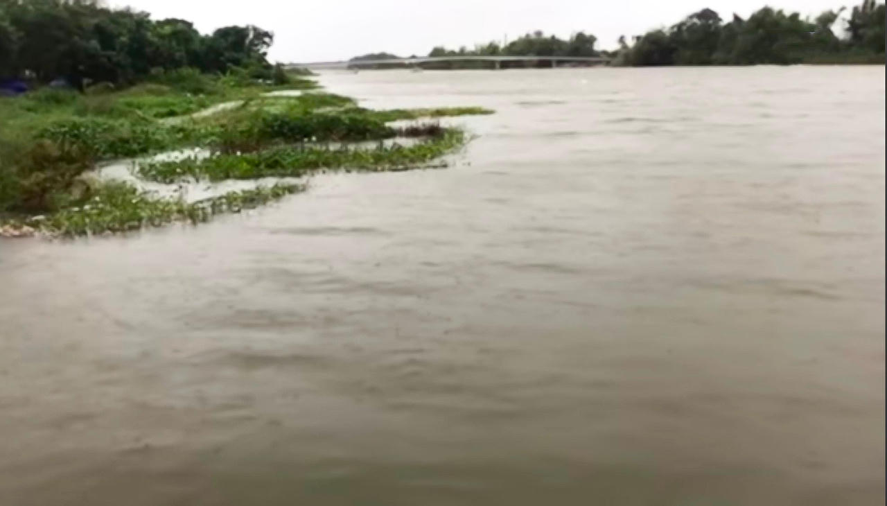 Quảng Nam khẩn trương chống bão số 5, cứu hộ tàu cá vào bờ an toàn