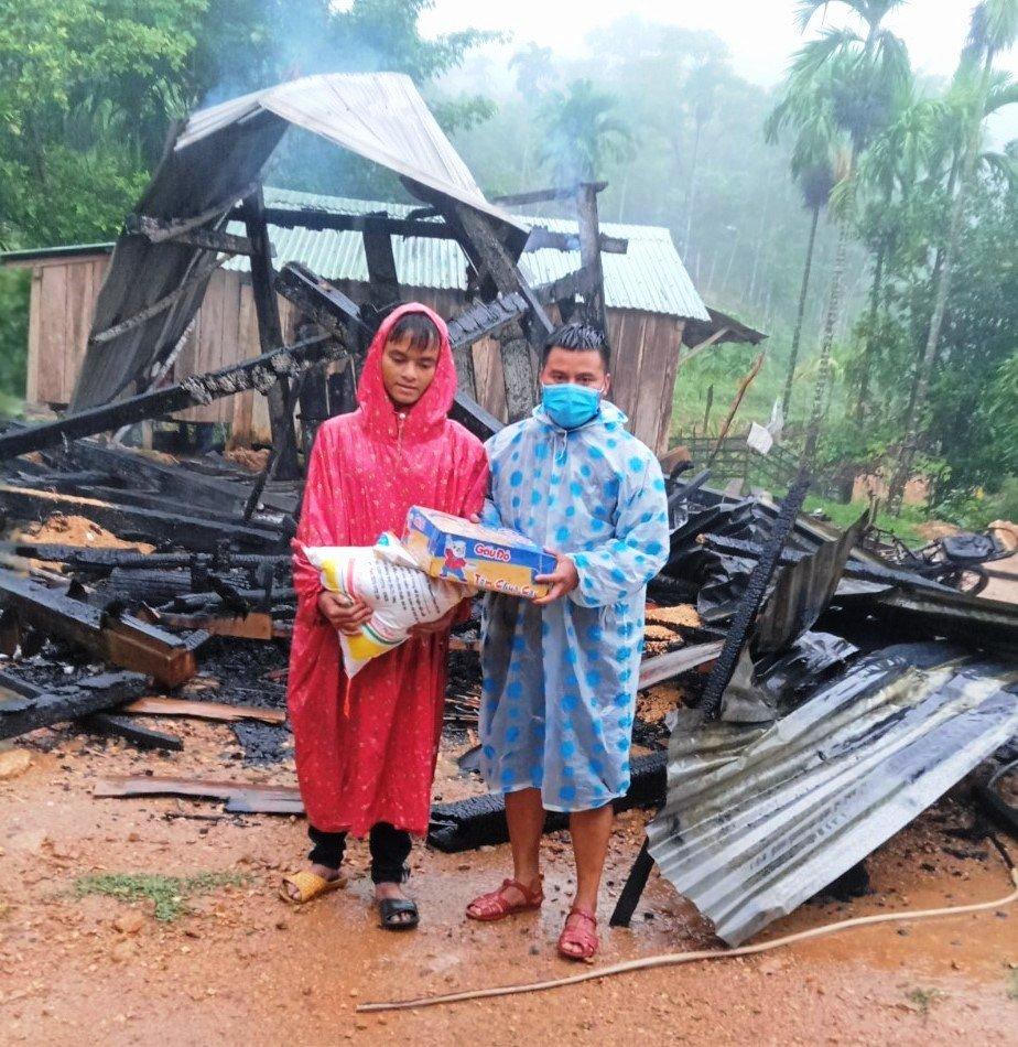 Nhà gỗ bất ngờ cháy lớn do lửa từ bếp