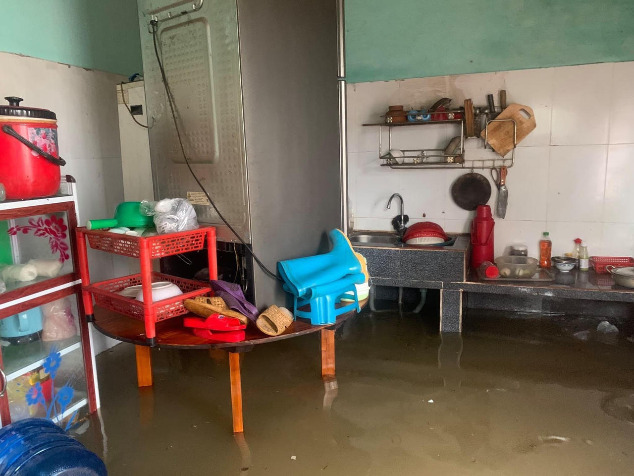 Quảng Ngãi ngập nhiều nhà, hỏng 1.500 ha lúa và hoa màu, di dời hàng trăm người do mưa bão