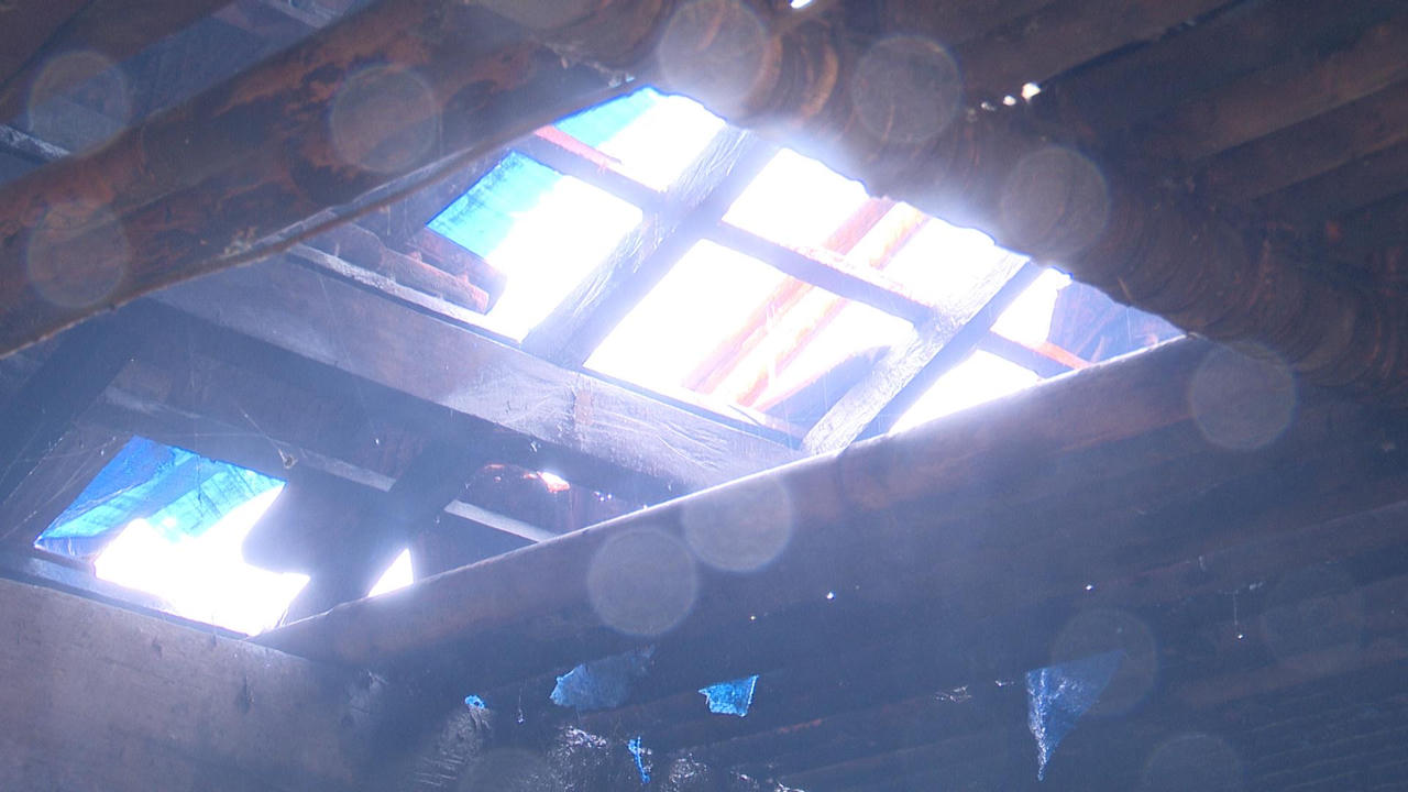 Huy động các lực lượng sửa nhà, thông đường cho người dân huyện miền núi Trà Bồng