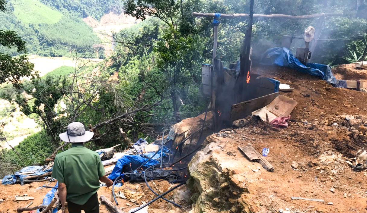 Truy quét hàng loạt điểm khai thác vàng trái phép tại Bồng Miêu