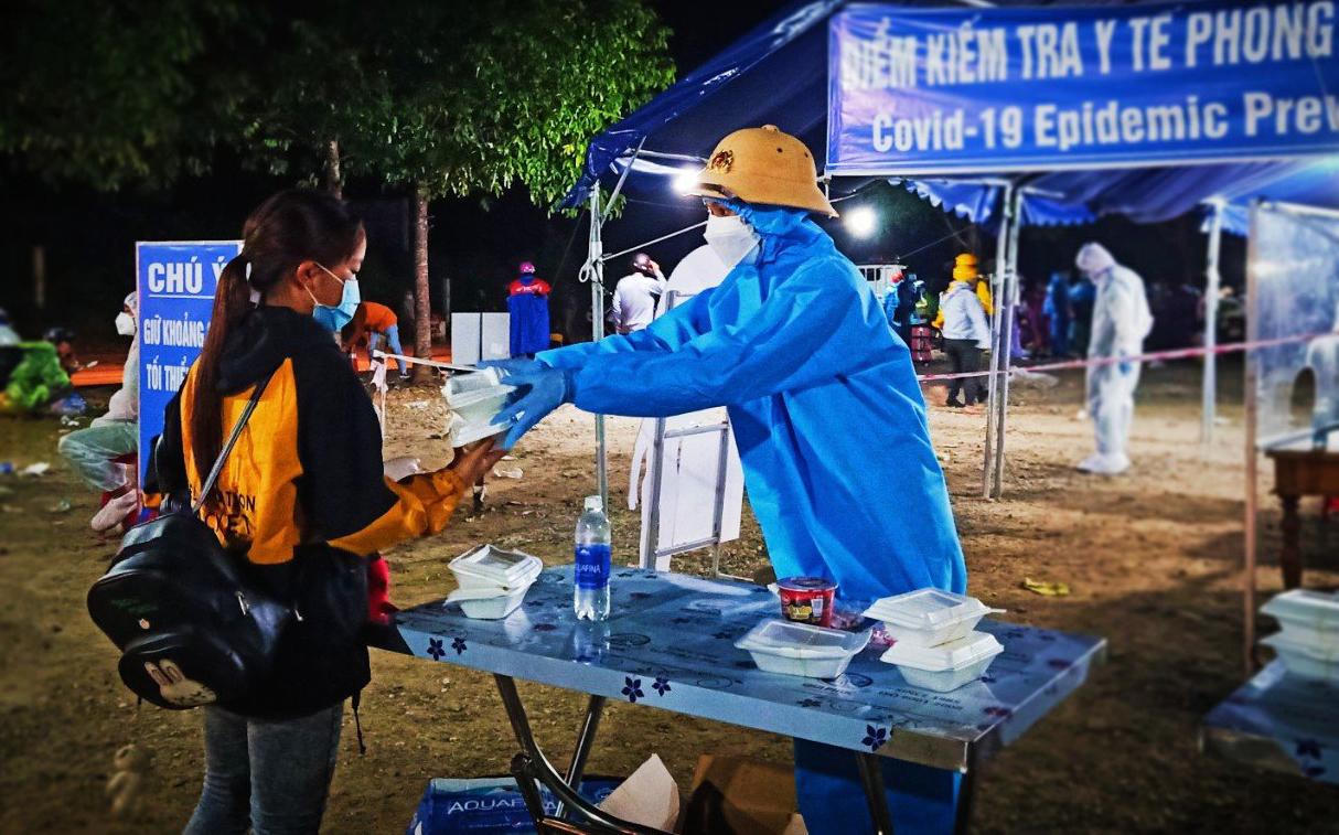 CSGT Quảng Nam dẫn đường cho hơn 1.800 người từ các tỉnh phía Nam về quê