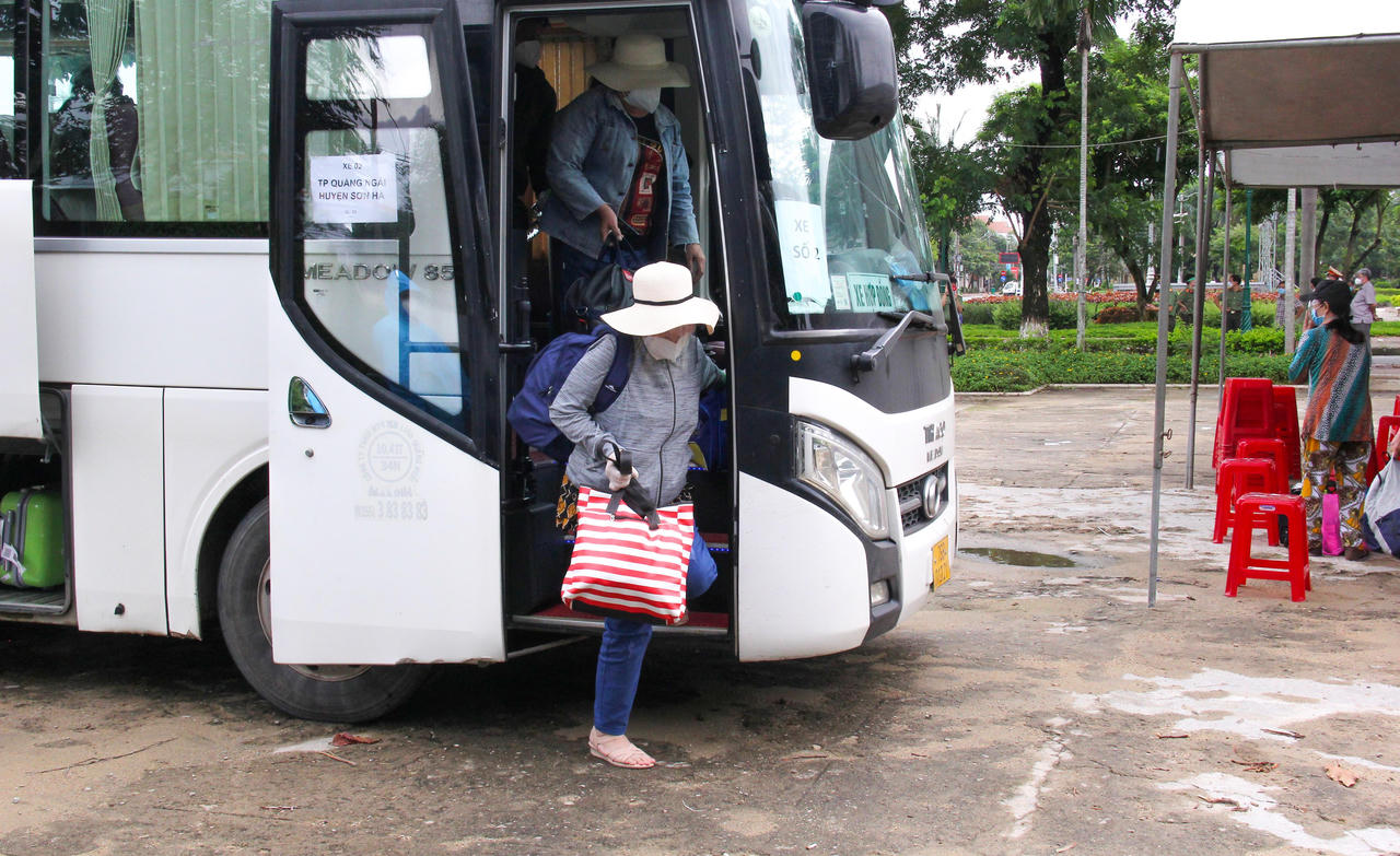 Quảng Ngãi đón 1.360 người dân từ các tỉnh, thành phía Nam 