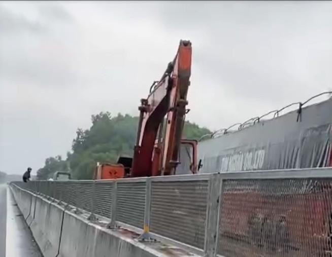 Sạt lở đường cao tốc Quảng Nam và huyện Nam Trà My