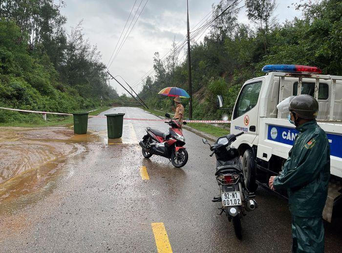 Sạt lở đường cao tốc Quảng Nam và huyện Nam Trà My