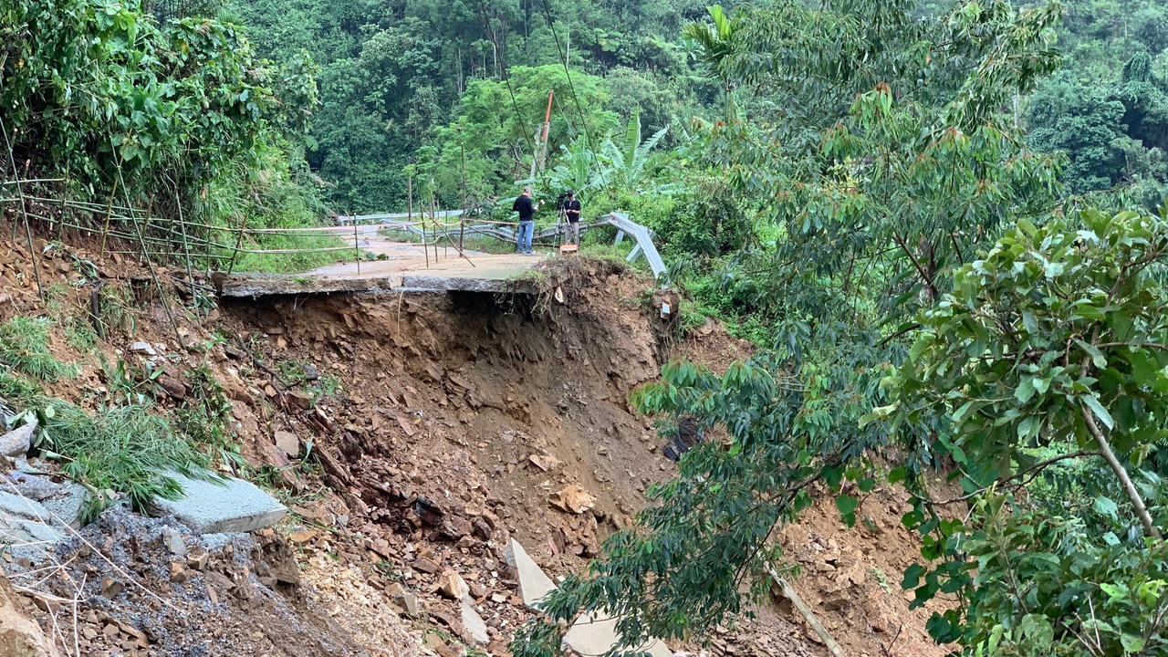 Quảng Ngãi: Sạt lở nghiêm trọng ở miền núi Trà Bồng