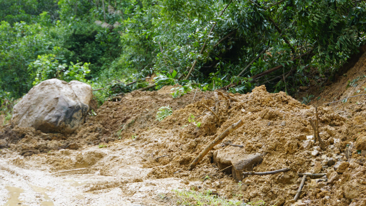 Quảng Ngãi: Sạt lở nghiêm trọng ở miền núi Trà Bồng