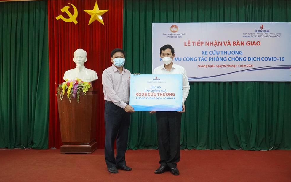 Tập đoàn Dầu khí Việt Nam trao tặng 02 xe cứu thương cho tỉnh Quảng Ngãi