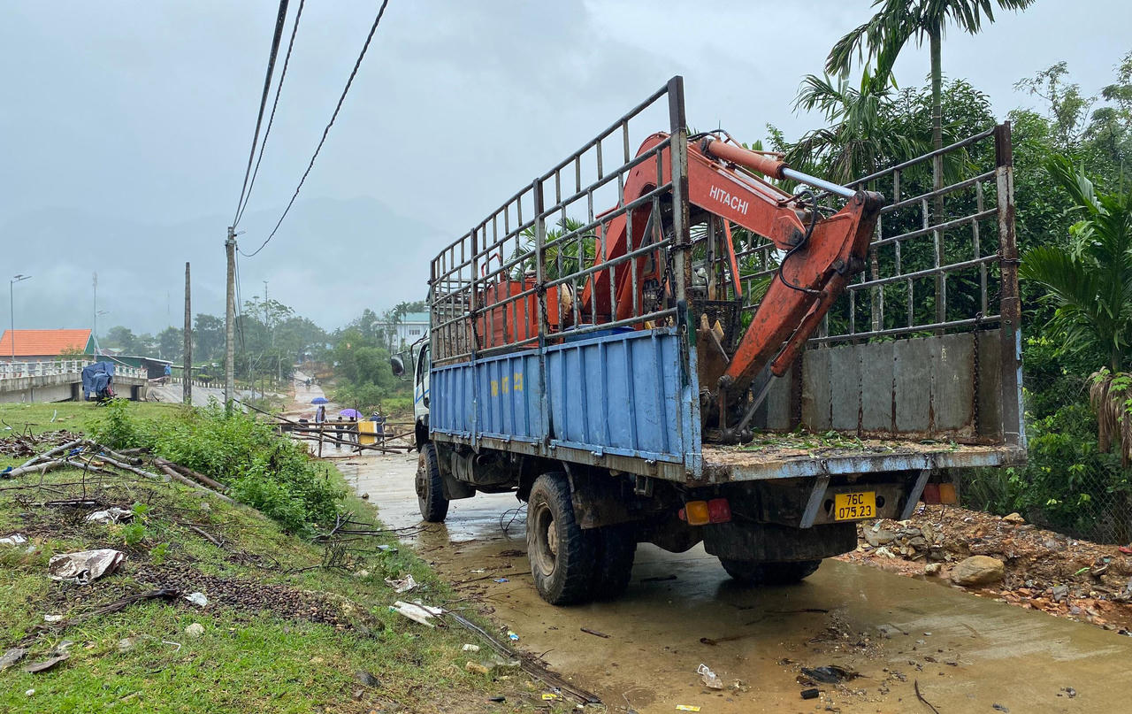 Nhiều nơi ở huyện miền núi Ba Tơ, Quảng Ngãi bị thiệt hại, hư hỏng do mưa lũ 