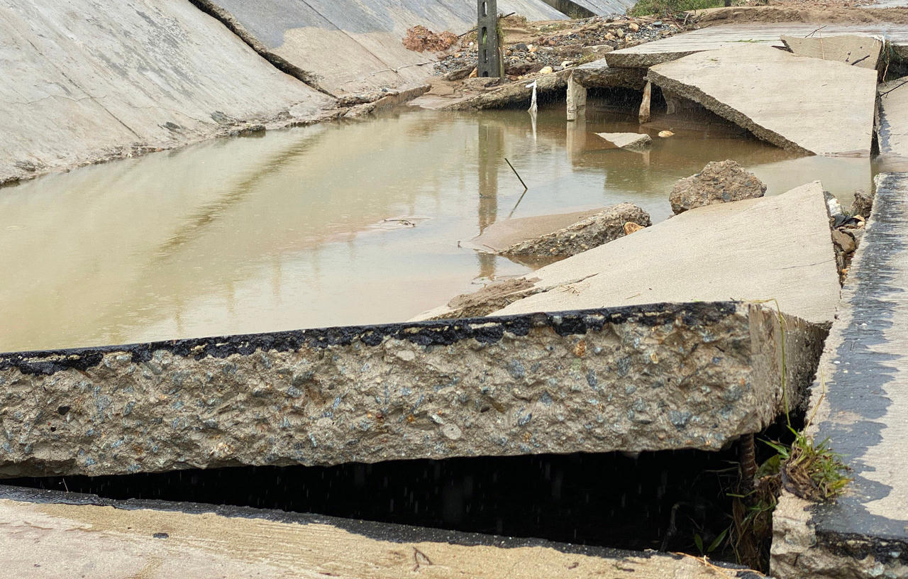 Nhiều nơi ở huyện miền núi Ba Tơ, Quảng Ngãi bị thiệt hại, hư hỏng do mưa lũ 