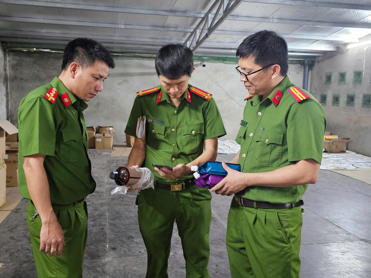 Công an Quảng Trị thu giữ 2,5 tấn mỹ phẩm không rõ nguồn gốc, xuất xứ