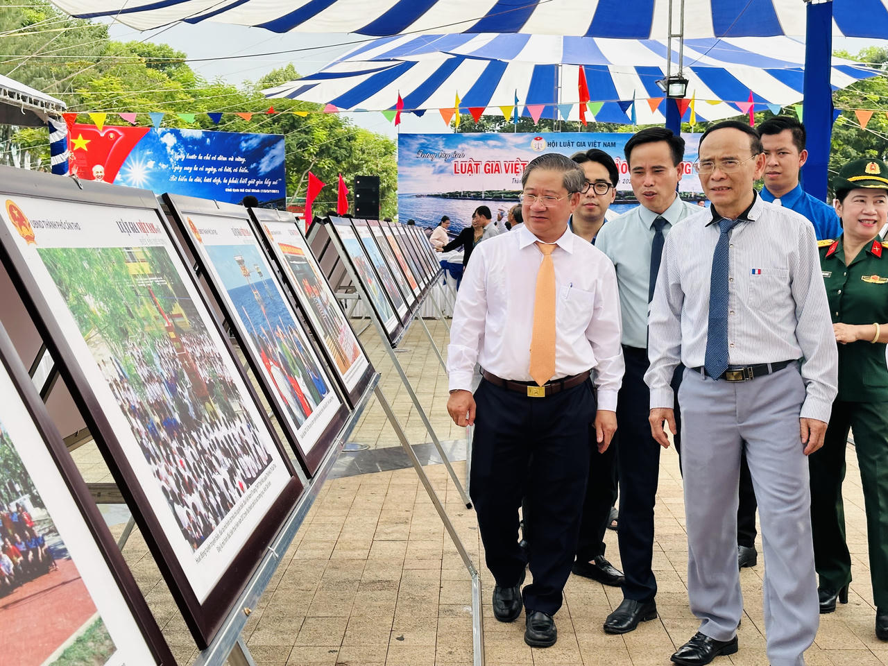 Cần Thơ: Khai mạc triển lãm ảnh “Luật gia Việt Nam với biển đảo quê hương”