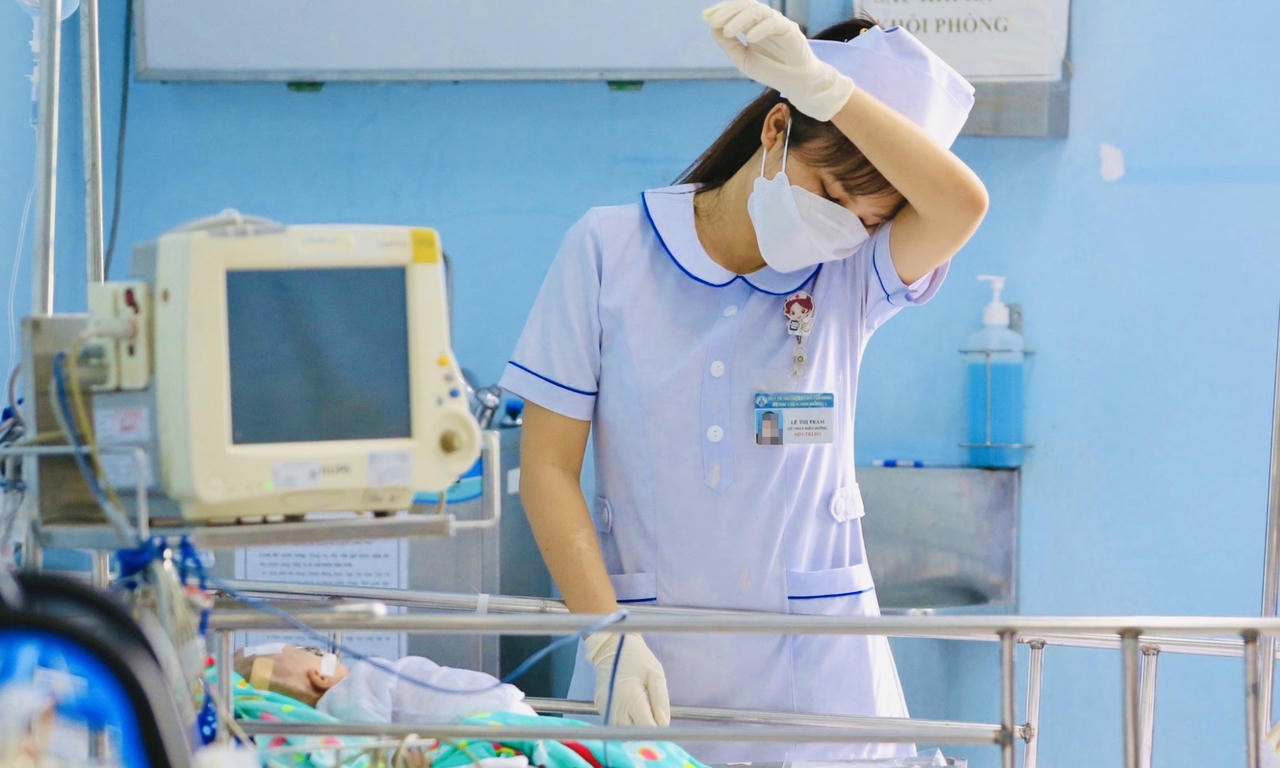 Hàng trăm nhân viên cơ sở y tế công xin nghỉ việc, Cần Thơ xử trí thế nào?