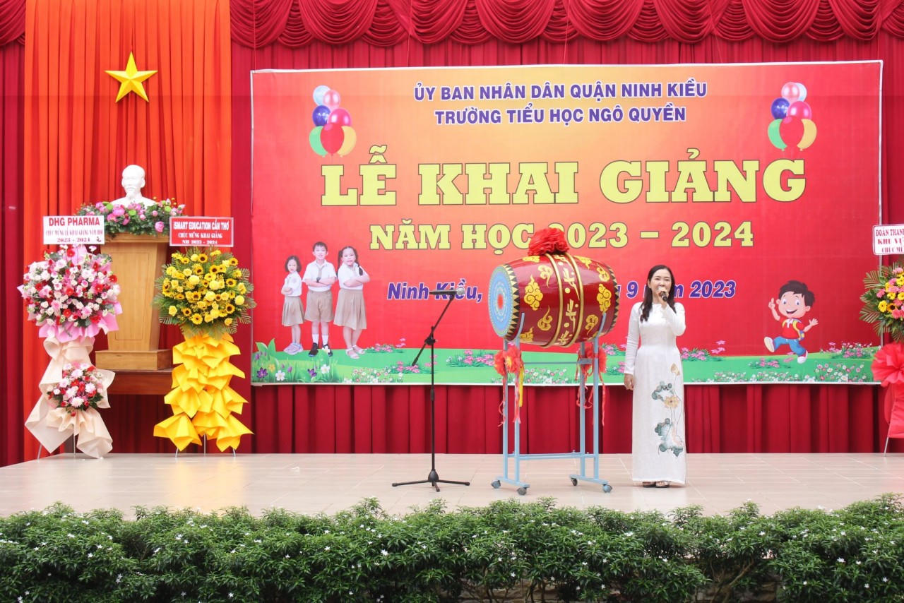 Tưng bừng khai giảng năm học mới trên mọi miền đất nước