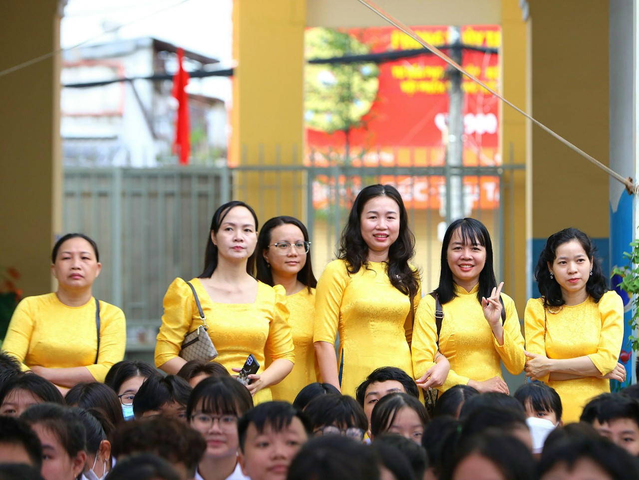 Tưng bừng khai giảng năm học mới trên mọi miền đất nước