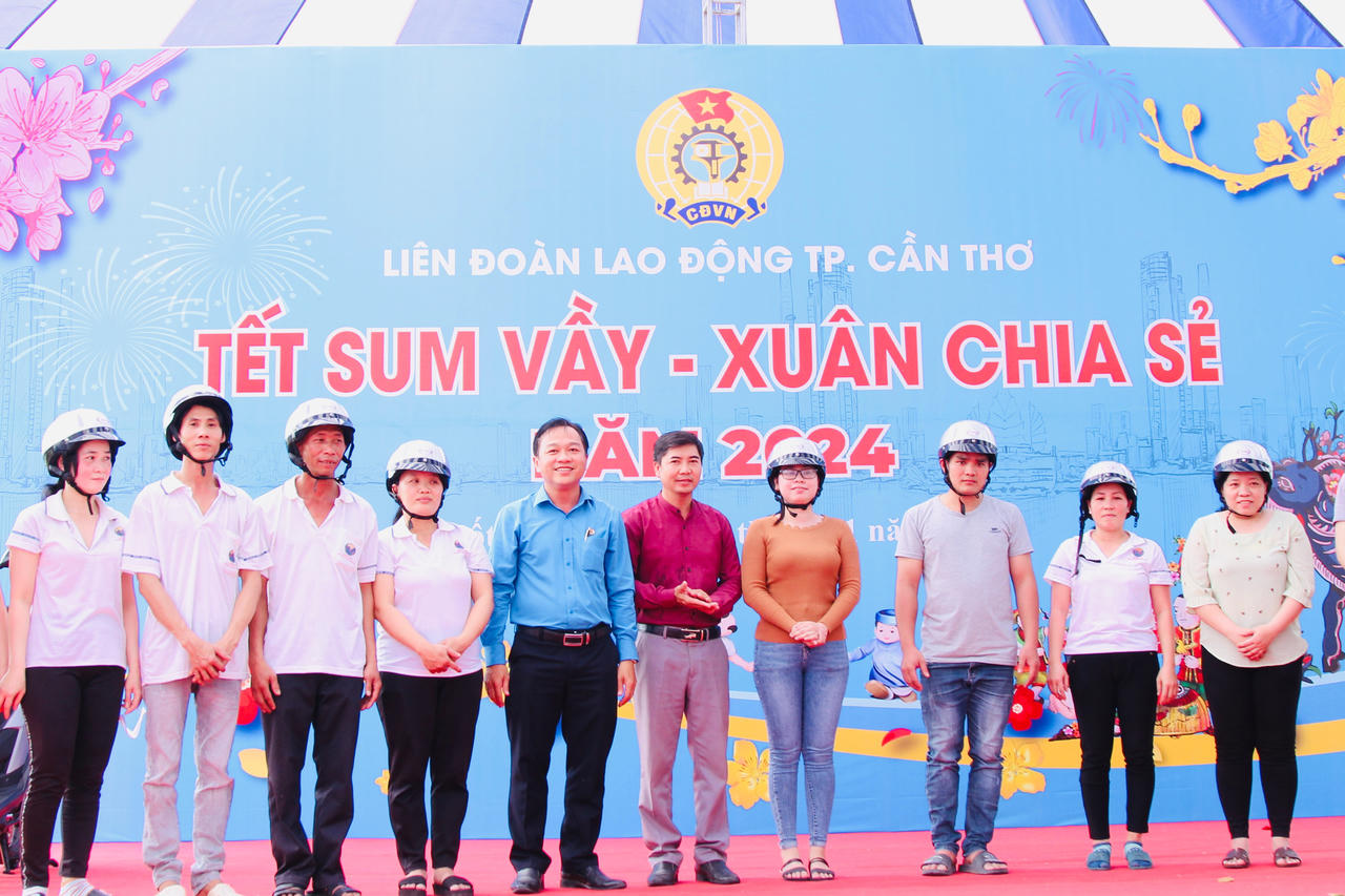 Cần Thơ: Đẩy mạnh tuyên truyền pháp luật về an toàn giao thông đến người lao động