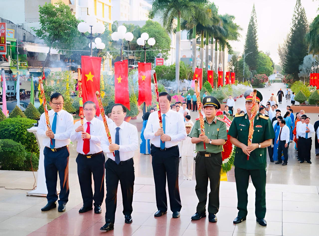 Cần Thơ họp mặt kỷ niệm 49 năm ngày giải phóng miền Nam thống nhất đất nước