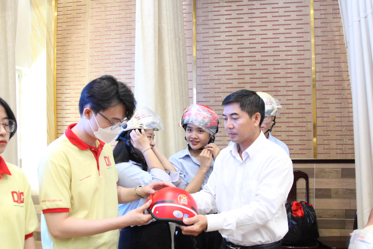 Tuyên truyền pháp luật về an toàn giao thông cho sinh viên tại Cần Thơ