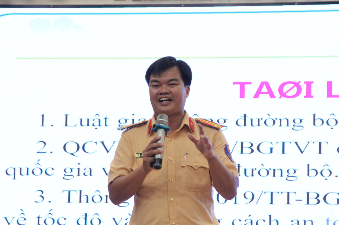 Tuyên truyền pháp luật về an toàn giao thông cho sinh viên tại Cần Thơ