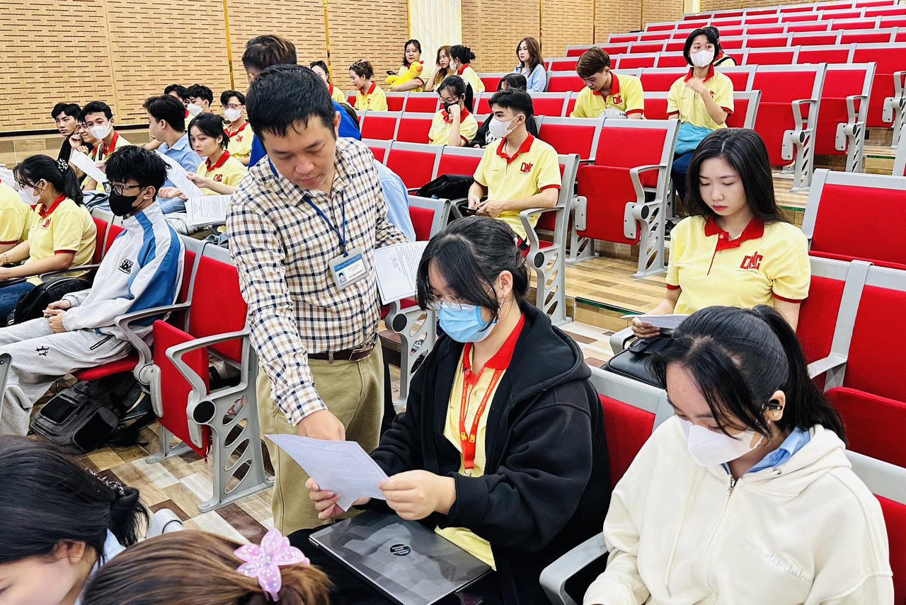 Tuyên truyền pháp luật về an toàn giao thông cho sinh viên tại Cần Thơ