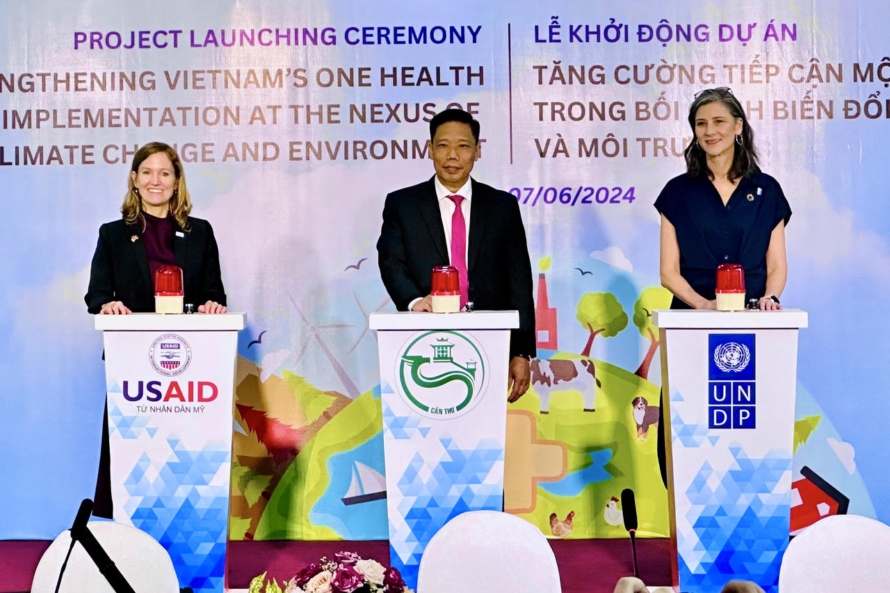 Khởi động dự án tiếp cận 'Một sức khỏe' trong bối cảnh biến đổi khí hậu tại Cần Thơ