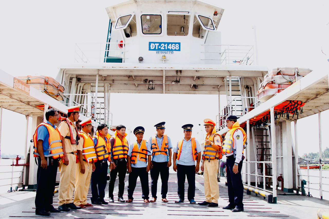 Kiểm tra việc chấp hành quy định giao thông đường thuỷ trên địa bàn TP Cần Thơ