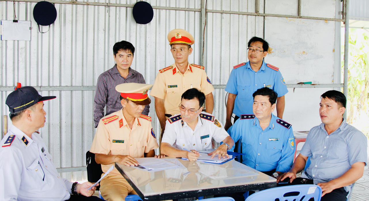 Kiểm tra việc chấp hành quy định giao thông đường thuỷ trên địa bàn TP Cần Thơ
