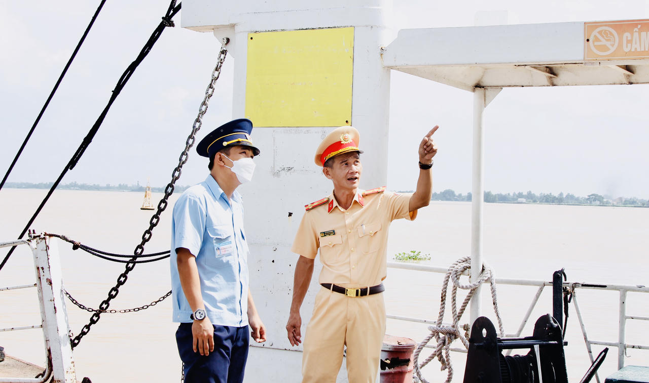 Kiểm tra việc chấp hành quy định giao thông đường thuỷ trên địa bàn TP Cần Thơ