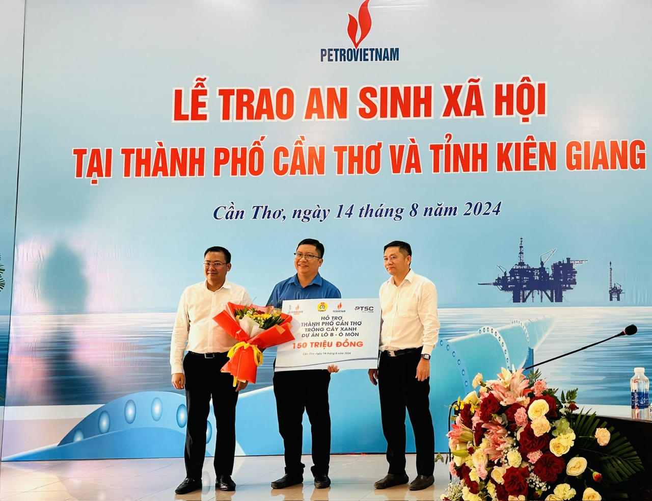 Petrovietnam trao tài trợ an sinh xã hội và phát động trồng cây xanh tại Cần Thơ