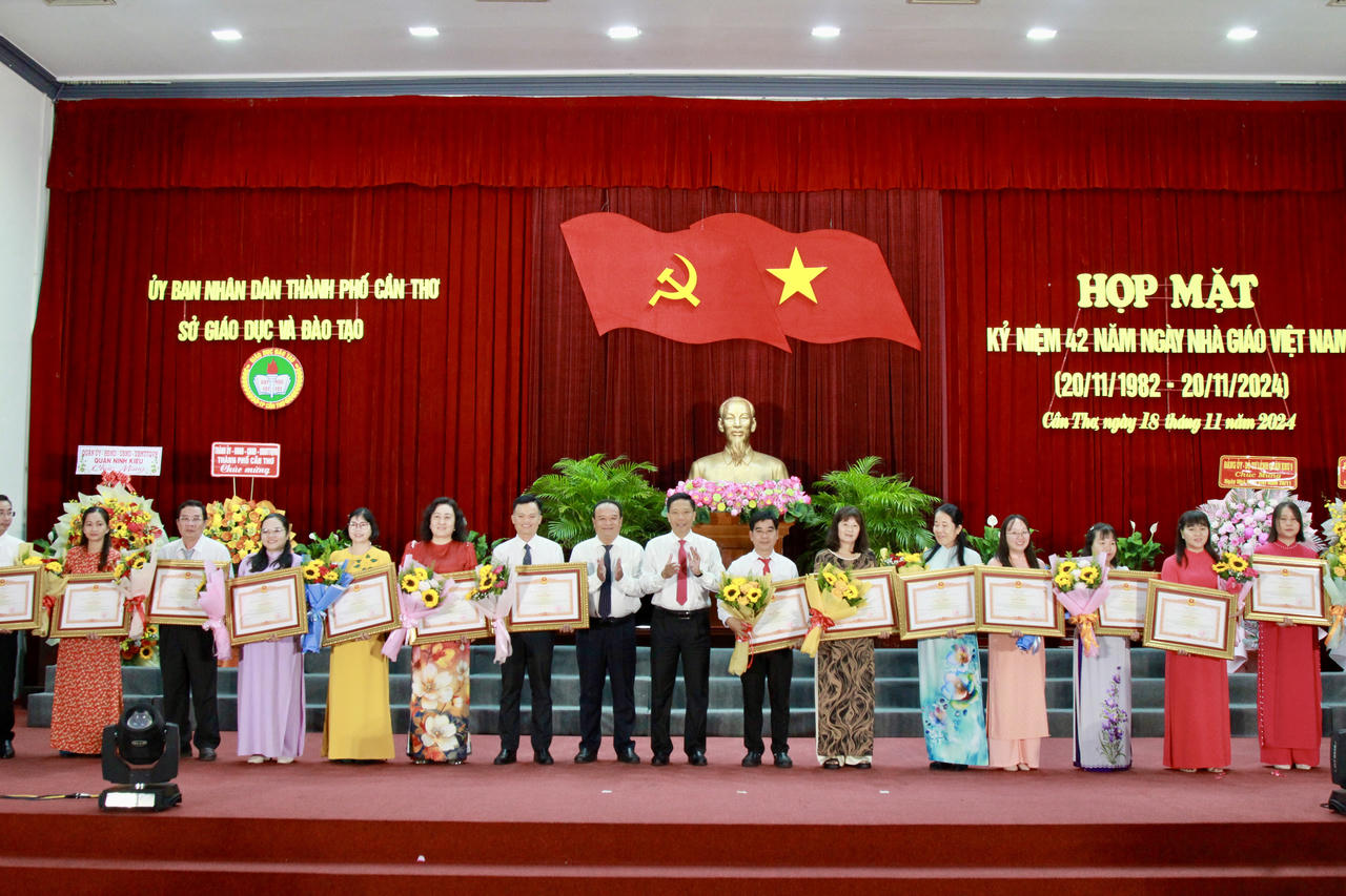 18 Nhà giáo ở Cần Thơ được nhận Bằng khen của Thủ tướng