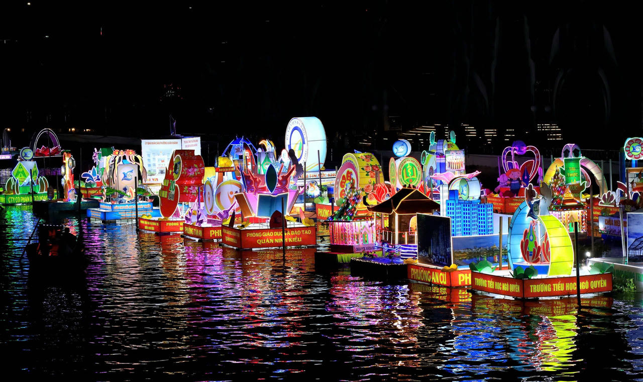 Về Cần Thơ thưởng lãm “Ngày hội Du lịch - Đêm Hoa đăng Ninh Kiều”