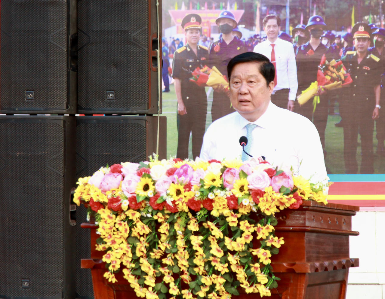 Thanh niên ưu tú toàn quốc phấn khởi lên đường nhập ngũ