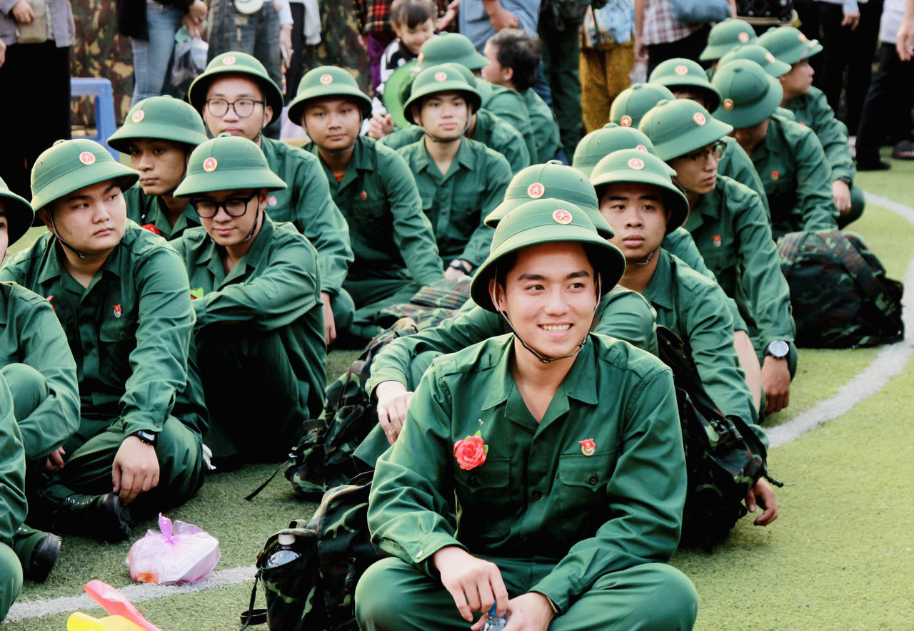 Thanh niên ưu tú toàn quốc phấn khởi lên đường nhập ngũ