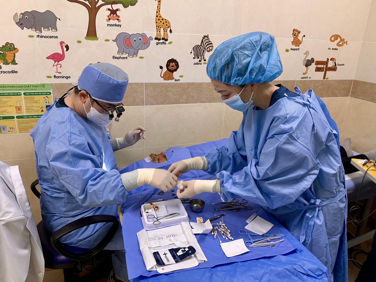 Người dân được khám, chữa bệnh miễn phí tại Bệnh viện Đại học Nam Cần Thơ