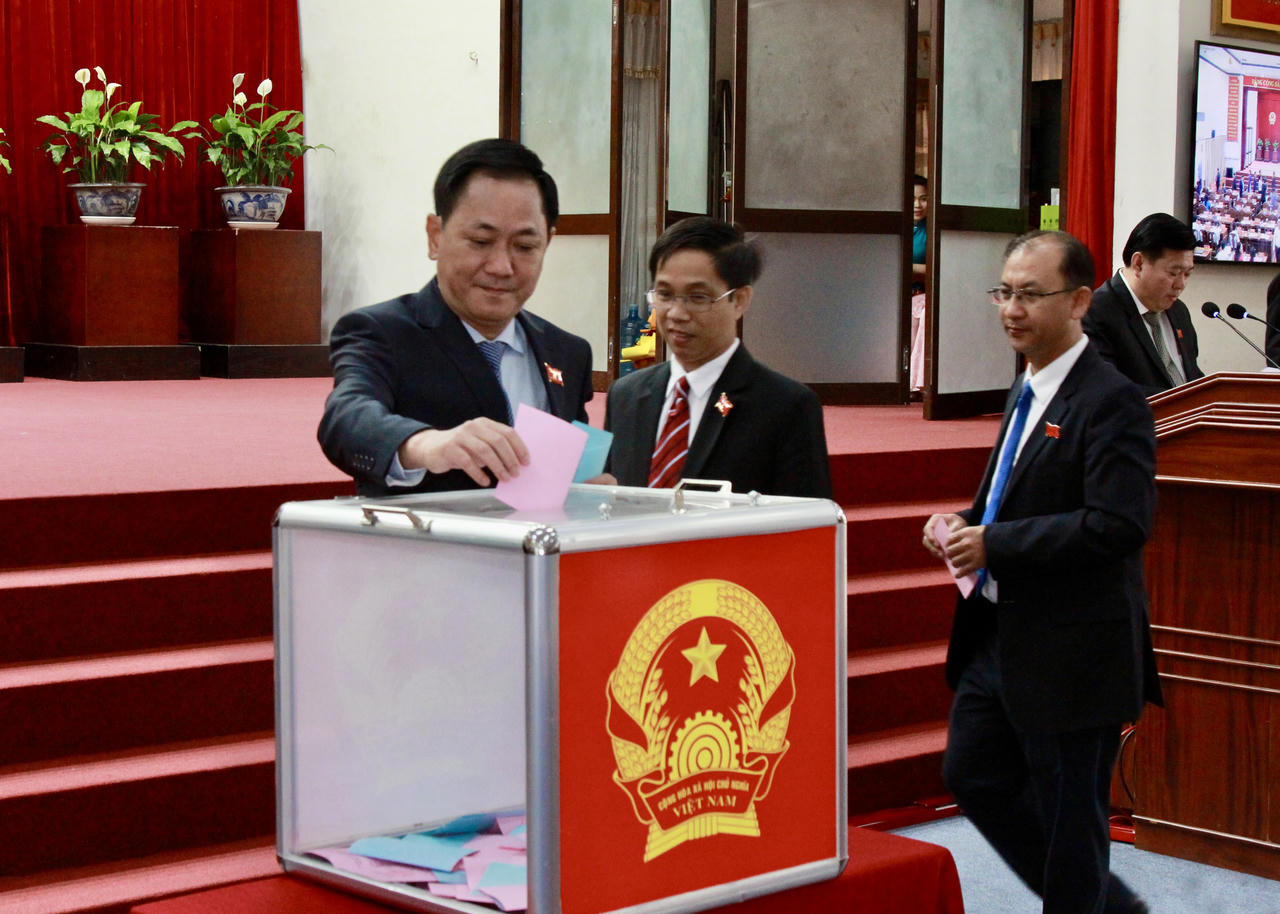 HĐND Cần Thơ bầu chức danh Chủ tịch UBND thành phố