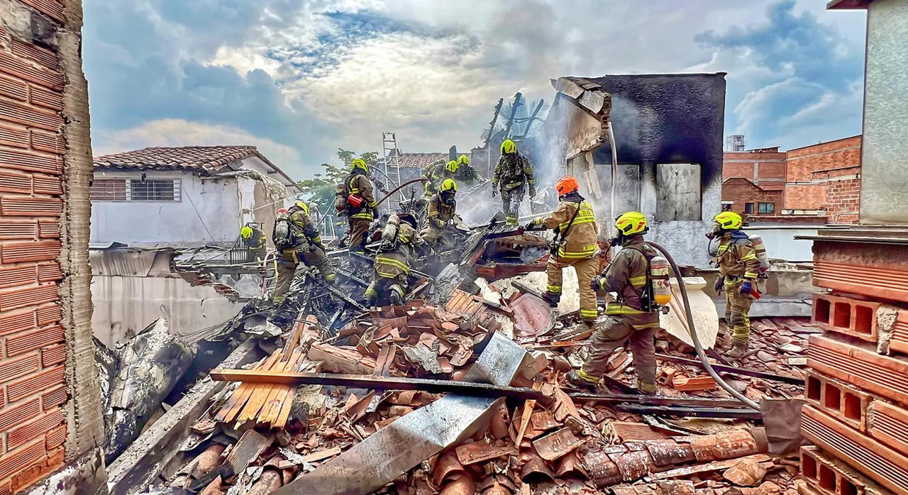 Máy bay lao xuống khu dân cư ở Colombia khiến 8 người tử vong