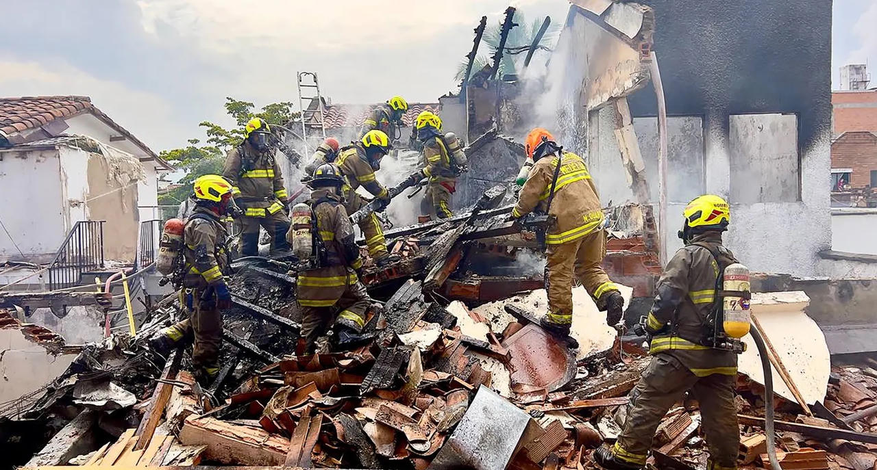 Máy bay lao xuống khu dân cư ở Colombia khiến 8 người tử vong