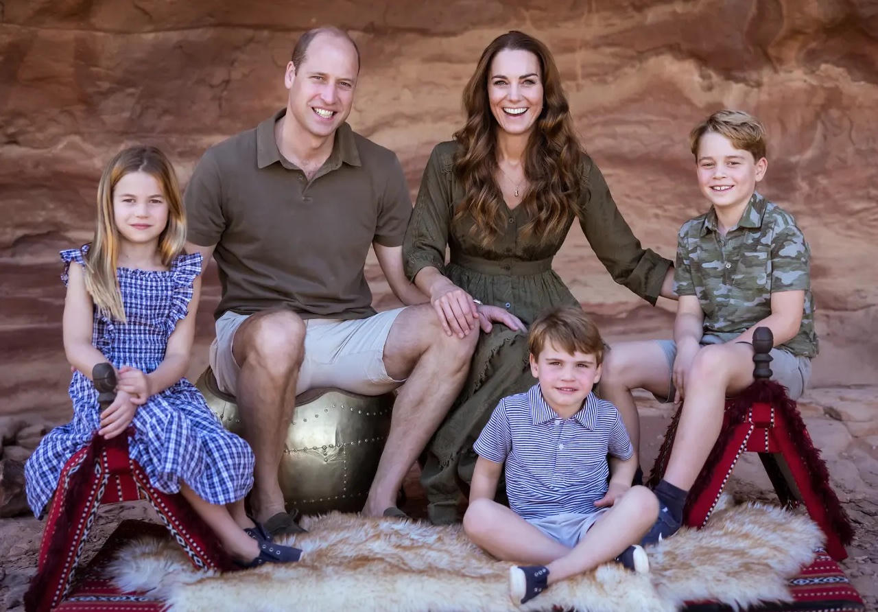 Gia đình William và Kate công bố ảnh thiệp Giáng sinh