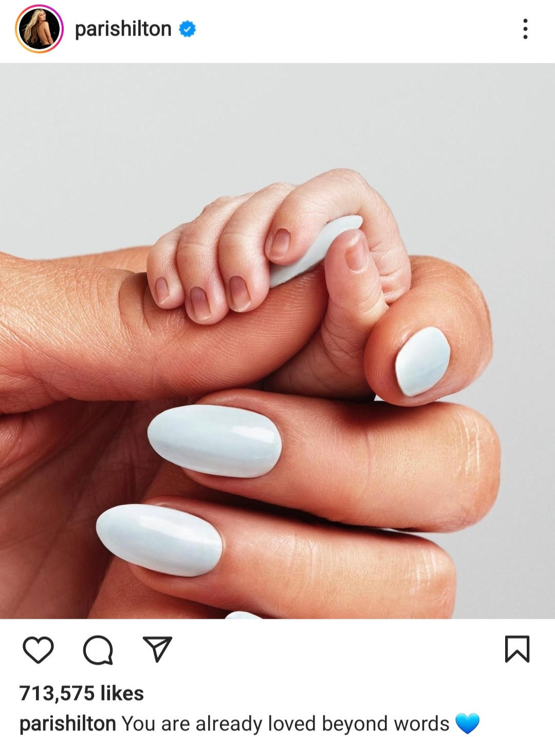 Paris Hilton chào đón con trai đầu lòng