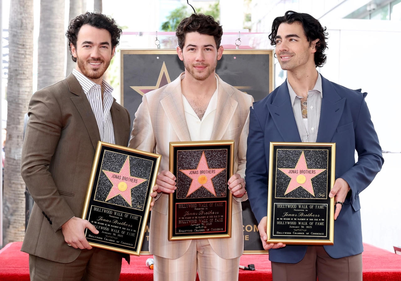 Con gái Hoa hậu Thế giới Priyanka Chopra lần đầu xuất hiện trước công chúng